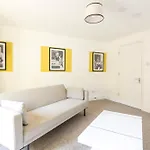 Breakfast At Tiffany's Two Bedroom Apartment-free Parking فندق