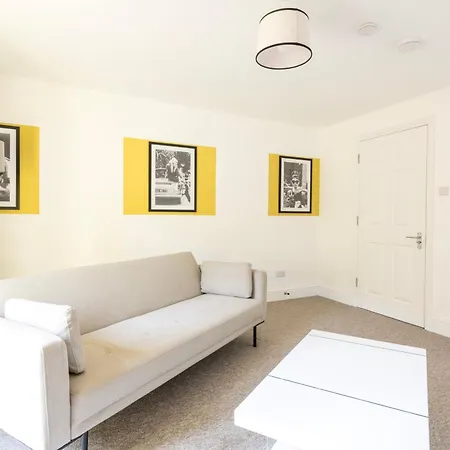 Breakfast At Tiffany's Two Bedroom Apartment-free Parking Hotel