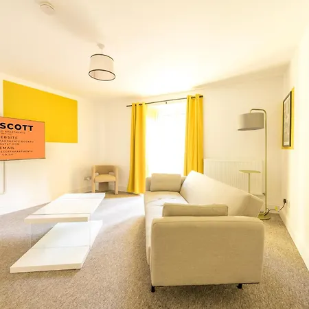 Breakfast At Tiffany's Two Bedroom Apartment-free Parking Bristol