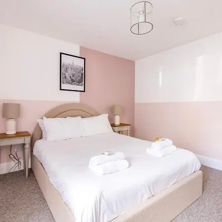 Hotel Breakfast At Tiffany's Two Bedroom Apartment-free Parking *