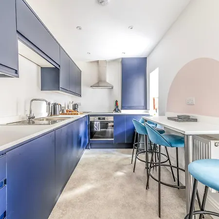 Hotel Breakfast At Tiffany's Two Bedroom Apartment-free Parking