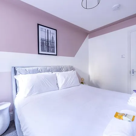 Hotel Breakfast At Tiffany's Two Bedroom Apartment-free Parking *