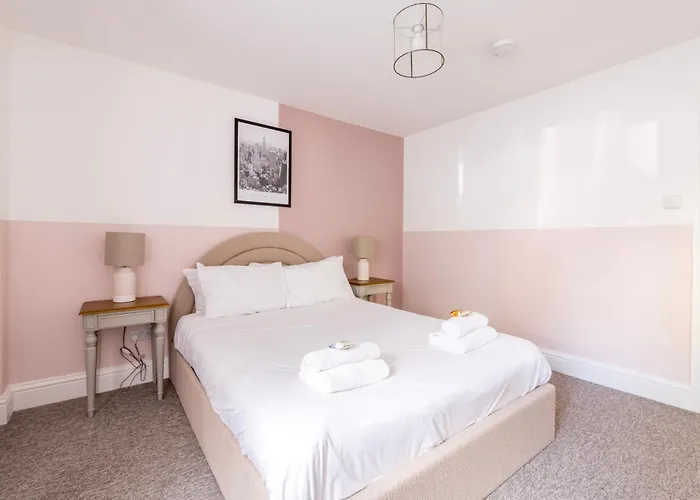 Hotel Breakfast At Tiffany's Two Bedroom Apartment-free Parking *