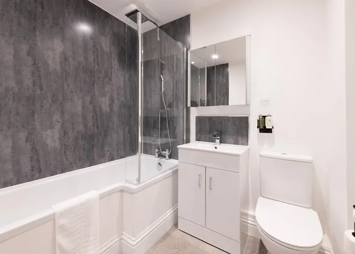 Hotel Breakfast At Tiffany's Two Bedroom Apartment-free Parking Bristol