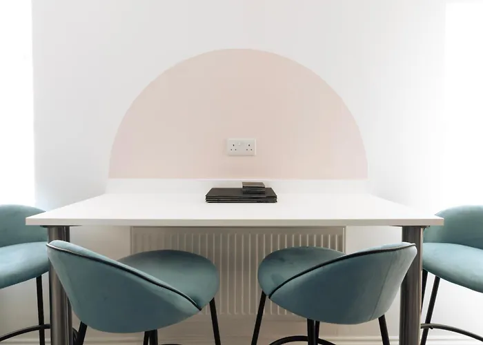 호텔 Breakfast At Tiffany's Two Bedroom Apartment-free Parking *