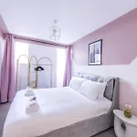Hotel Breakfast At Tiffany's Two Bedroom Apartment-free Parking