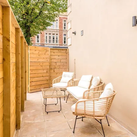 Breakfast At Tiffany's Two Bedroom Apartment-free Parking