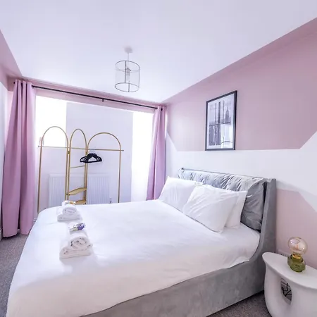Szálloda Breakfast At Tiffany's Two Bedroom Apartment-free Parking