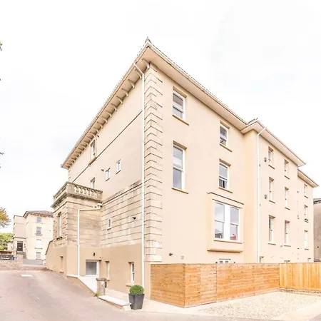 Breakfast At Tiffany's Two Bedroom Apartment-free Parking Hotel