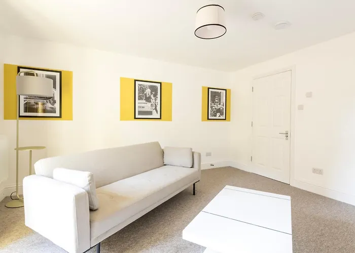 Breakfast At Tiffany's Two Bedroom Apartment-free Parking Hotel