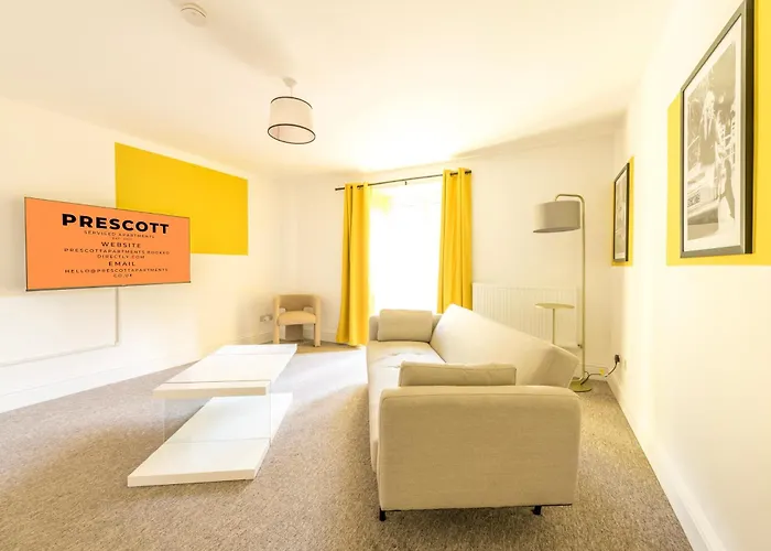 Breakfast At Tiffany's Two Bedroom Apartment-free Parking Bristol