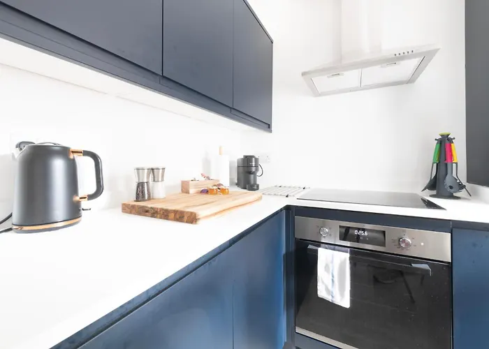 Breakfast At Tiffany's Two Bedroom Apartment-free Parking Hotel Bristol