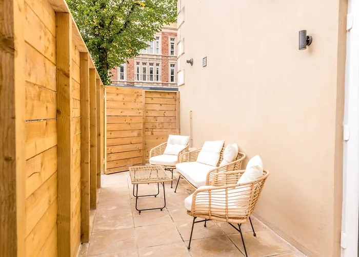 Breakfast At Tiffany's Two Bedroom Apartment-free Parking