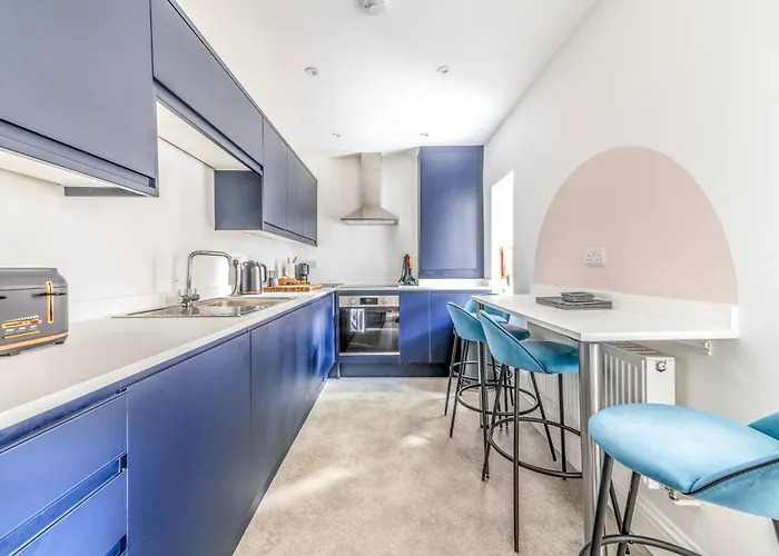 Hotel Breakfast At Tiffany's Two Bedroom Apartment-free Parking