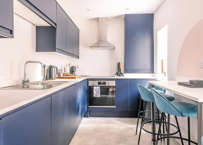 Breakfast At Tiffany's Two Bedroom Apartment-free Parking Hotel *