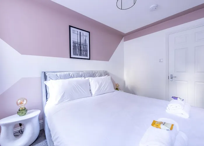 Hotel Breakfast At Tiffany's Two Bedroom Apartment-free Parking *